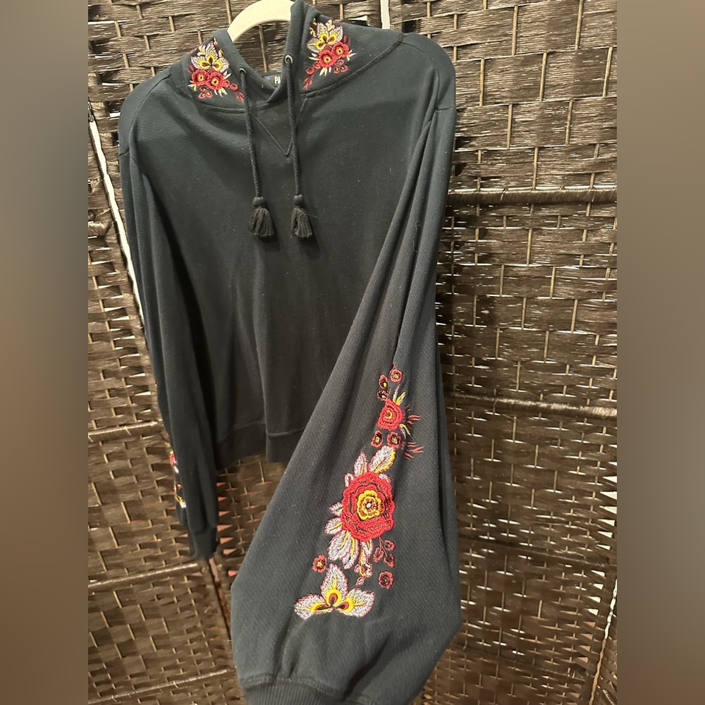 *EUC*Sz L*PAIGE*Embroidered Black Hoodie with Colorful Floral Design